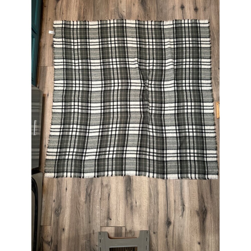 Olsenboye O/S Black & White Plaid Acrylic Scarf Wrap
